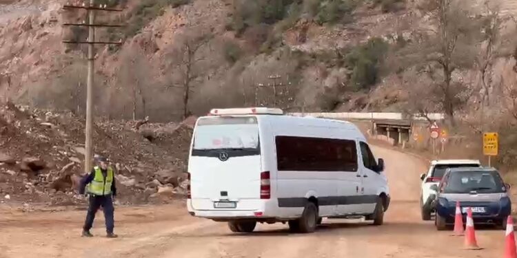 Shembja e aksit Librazhd-Pogradec/ Banorët e Dragostunjës kërkojnë të kalojnë, policia i kthen mbrapsht