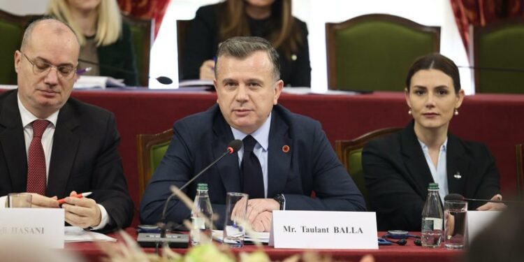 Tirana në mbështetje të UÇK, Balla: Çdo përpjekje për të barazuar viktimat me autorët do sillte destabilizim