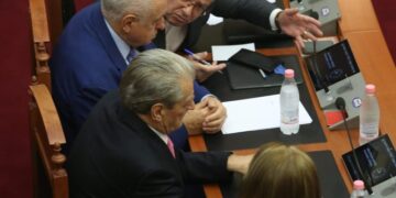 Edmond Spaho tregon situatën e rëndë brenda PD: Po të flasësh, të ndërpritet karriera politike! Partia më e dobët se kurrë