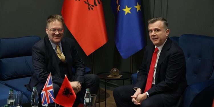 Balla takim me ambasadorin britanik Nick Abbott: Diaspora shqiptate në Britani, urë e rëndësishme lidhëse mes dy vendeve
