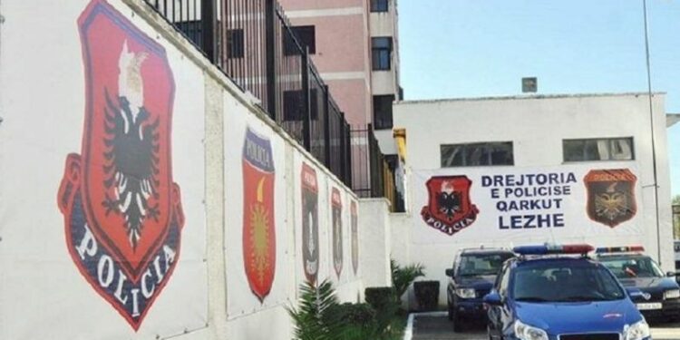 U prezantua si polic dhe përndoqi 31-vjeçarin, shpallet në kërkim një person në Lezhë