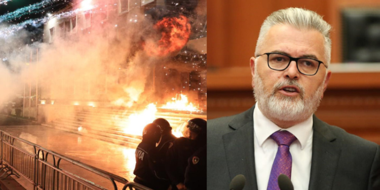 Tensione dhe zjarr para Kryeministrisë, reagon Toni Gogu: Qytetarët nuk duan zjarr e flakë, Shqipëria nuk ndalet