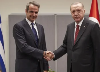 “Koha të heqim çdo kërcënim”/ Mesazhe për dialog dhe ulje të tensioneve pas takimit Erdogan-Mitsotakis në Ankara