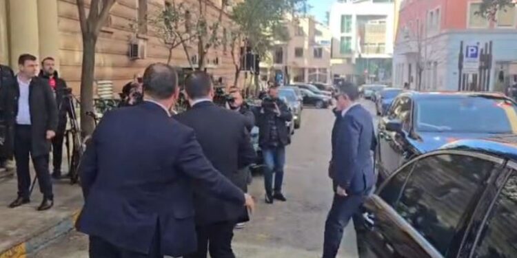 VIDEO / Imuniteti i Ballukut, prokurorët e SPAK mbërrijnë në Kryesinë e Kuvendit