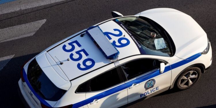 Shtypi gazin në vend të frenave, 44-vjeçarja përplas të ëmën me makinë, ndërron jetë