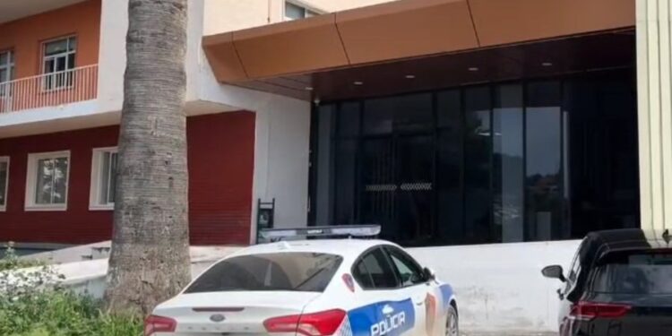 Mbërrin në spital pa jetë një 4-vjeçar në Vlorë, familjarët: Kishte të vjella pasi konsumoi mjaltë