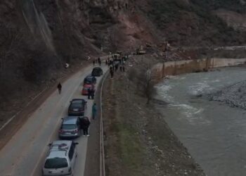 Rëndohet situata nga bllokimi i rrutës Librazhd–Qafë Thanë, krijohet mbi 20 km radhë makinash (FOTO)