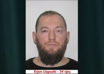 Tentuan të heqin përgjuesin në banesën e Erjon Llapushit, Policia procedon detektiven private dhe një person tjetër