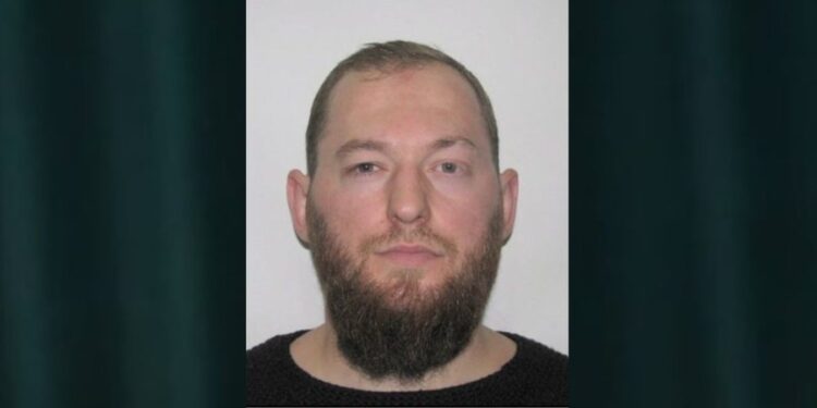 Tentuan të heqin përgjuesin në banesën e Erjon Llapushit, Policia procedon detektiven private dhe një person tjetër