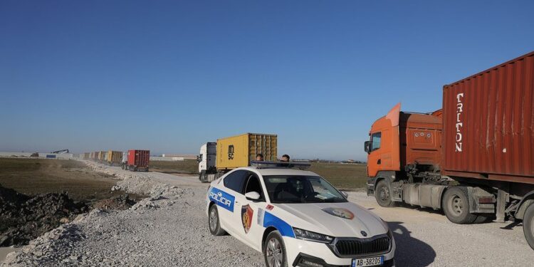 Si u fshehën mbetjet e rrezikshme brenda 102 kontejnerëve? Detaje nga hetimet e Prokurorisë