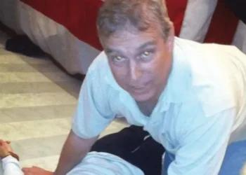 Pas publikimit të dokumenteve të reja të dosjes Epstein, Mbreti përzë vëllain nga Londra