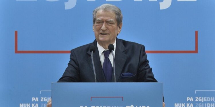 Berishës s’i del e keqja me GJK, akuza për presion politik ndaj gjykatës: Janë turp i kombit!