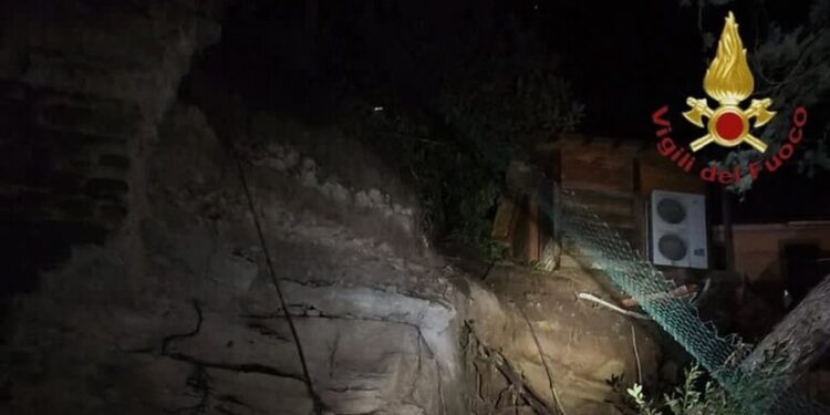 Mot i keq në Itali, rrëshqitje dheu mbi një ndërtesë pranë Romës, një i vdekur dhe dy të plagosur