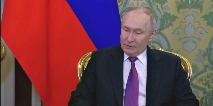 Dokumenti që do tronditë financat globale, Rusia shqyrton rikthimin e pagesave në dollarë