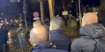 Pas përplasjes me efektivët civilë të policisë, reagon Flamur Noka