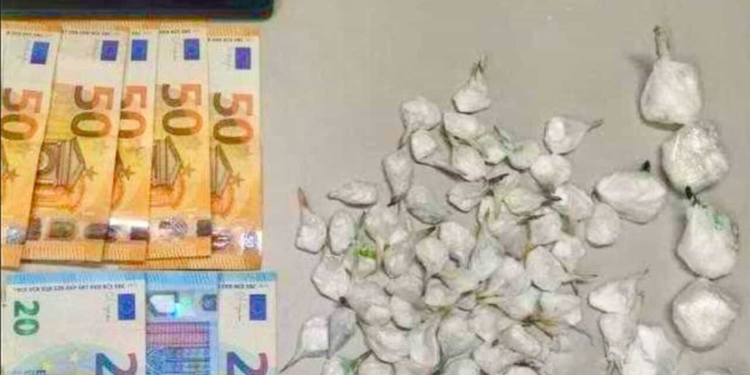 U kap me 70 doza kokaine në makinë, arrestohet i riu shqiptar në Itali