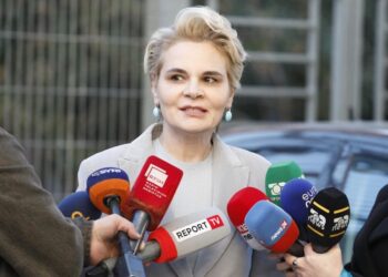 Kryemadhi pas daljes nga SPAK: 240 faqe akuzë, shumica të fokusuara te unë, vetëm 35 faqe për Metën