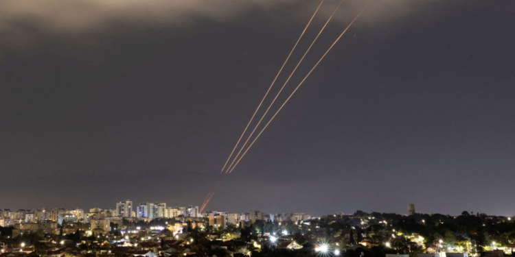 Nis hakmarrja e Iranit, sirenat e alarmit dëgjohen në disa qytete të Izraelit