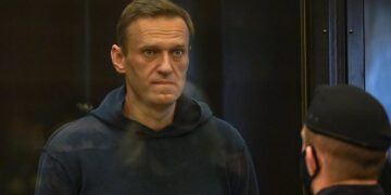 “U vra me helmin e bretkosës”, Rusia reagon për akuzat e Europës për Navalnin