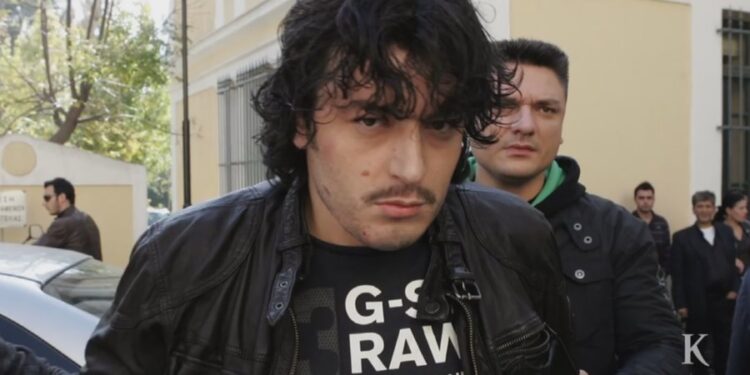 Kontroll i befasishëm në burgun e Domokosit, zbulohen celularë e thika në qelinë e Alket Rizait dhe një shqiptari tjetër