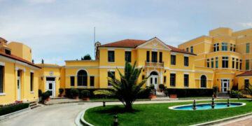 “Shmangni zonën e protestës”, Ambasada Amerikane paralajmëron shtetasit amerikanë për 20 shkurtin: Situata mund të ndryshojë