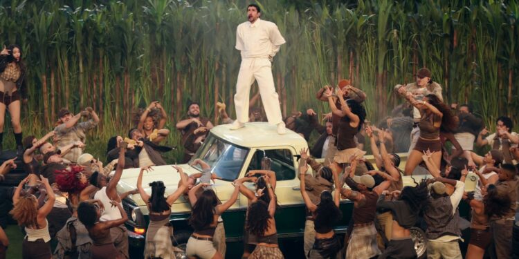 Këndoi në spanjisht në Super Bowl, Trump shpërthen ndaj Bad Bunnyt: Fyerje për madhështinë e Amerikës