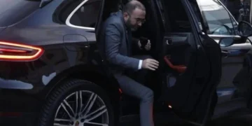 Ish-vila e Enver Hoxhës në flakë, Bardhi tregon pse u sulmua godina me molotovë