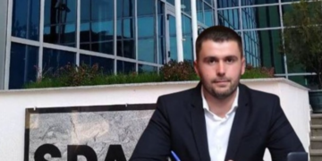 Apeli i GJKKO la në fuqi vendimin me burg, kryebashkiaku i Rrogozhinës vetëdorëzohet në Polici