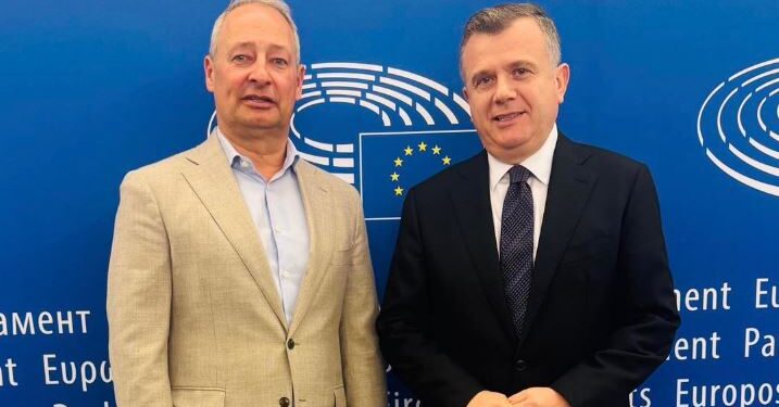 Bruksel, Balla me reporterin për Shqipërinë: Negociatat mbyllen në 2027, ritmi nuk ndalet