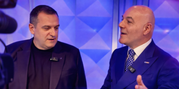 Injoranca e gazetarëve VIP: Nuk dinë as emrin e aeroportit të Rinasit. Ja si i mashtrojnë shikuesit