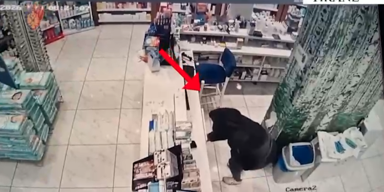 VIDEO: Me kapuç dhe e pamëshirshme! 26-vjeçarja “terrorizon” bizneset në Tiranë