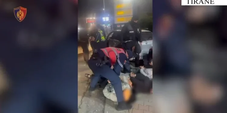 Transportonte me makinë emigrantët e paligjshëm kundrejt 2.5 mijë eurove, arrestohet 35-vjeçarja në Lezhë