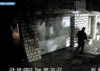 Hapte dyert e dritaret me krik makinash, arrestohet në Itali “skifteri” shqiptar, autor i 80 grabitjeve