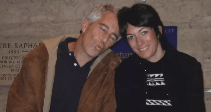 Përmendet mbi 1 mijë herë! Kush është personi që tentoi t’i pastronte imazhin Epstein