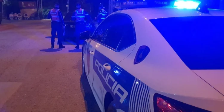 Të shtëna me armë në Golem/ 38-vjeçari thyen “arrestin në shtëpi”, bashkë me familjarët përplaset me policinë