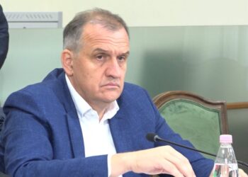 Shtyhet seanca për ‘sterilizimin’, Beqaj thirrje gjyqtarëve: Shikoni kontratën, prokurorët s’e bënë kurrë