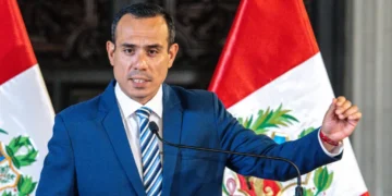 Fshehu takimet me biznesmenin kinez, Kongresi i Perusë shkarkon presidentin pas vetëm 4 muajsh në detyrë