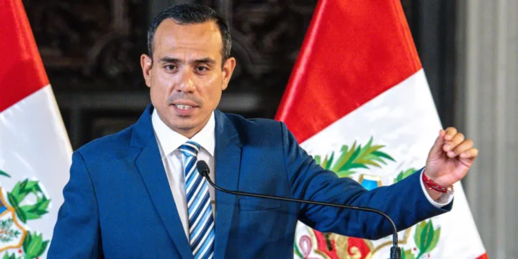 Fshehu takimet me biznesmenin kinez, Kongresi i Perusë shkarkon presidentin pas vetëm 4 muajsh në detyrë