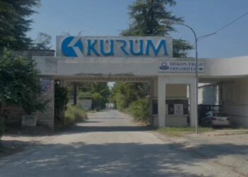 Skandali që shpërtheu sot me arrestime, si nisi në korrik të 2024 eksporti i 2800 tonë mbetjeve të Kurum drejt Tajlandës! Kush i ktheu sërish në Durrës