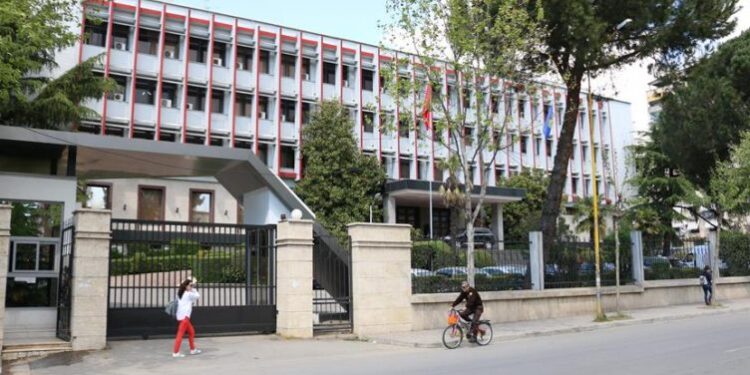 Ministria e Jashtme: Ambasada në Abu Dabi, në dispozicion të shqiptarëve rezidentë