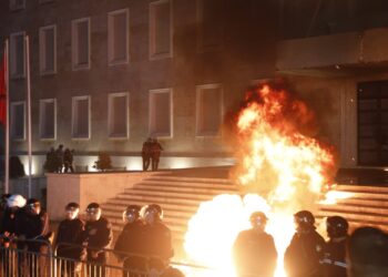 PD proteston sërish nesër/ Policia: Specifikoni kur do ta mbyllni tubimin, nuk lejohen personat e maskuar