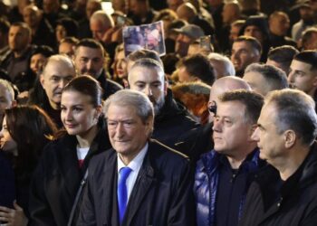 Sot opozita zbret në shesh, protestë para kryeministrisë