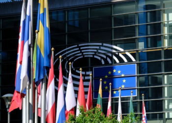 Tensione të reja mes BE-së dhe SHBA-ve, PE gati të bllokojë marrëveshjen me Trump