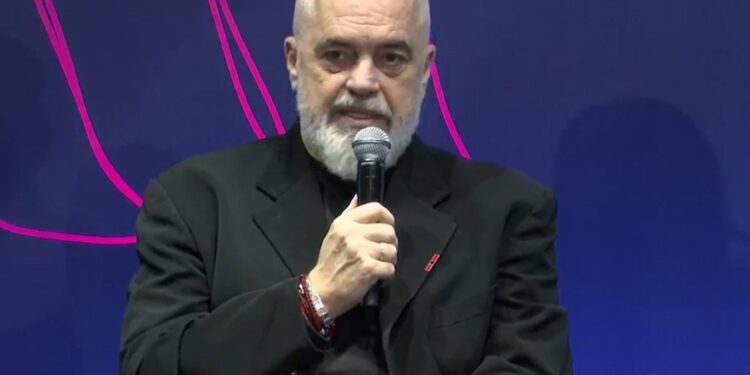 Rama: Shpallen dëmshpërblimet për 15 bashkitë e prekura nga zjarret, rritet mbi 2% buxheti i Mbrojtjes