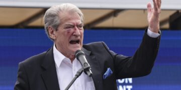 Njeriu që do të vrarët e tij