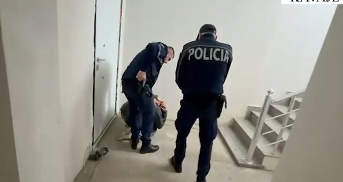 Kapet me bizhuteri në xhep, në pranga 25-vjeçari nga Saranda