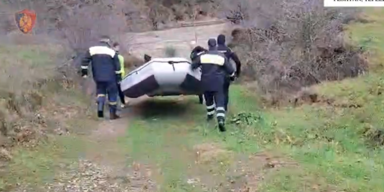 Asnjë gjurmë nga 64-vjeçari që dyshohet se ra në Vjosë, RENEA vijon kërkimet