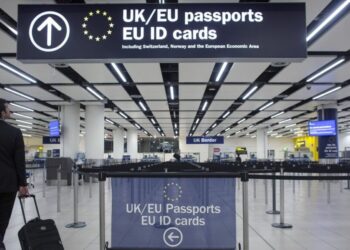 Rregullat e reja pas 25 shkurtit që mund të bllokojnë britanikët me dy shtetësi në aeroporte