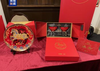 Festa e pranverës, një dritare për botën e jashtme