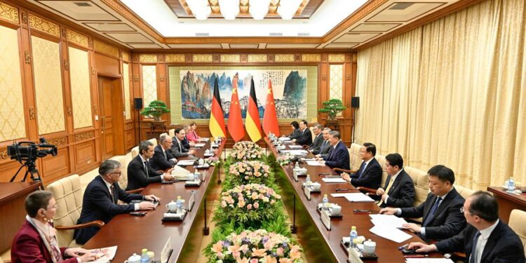 Presidenti kinez Xi Jinping takon kancelarin gjerman Friedrich Merz në Pekin